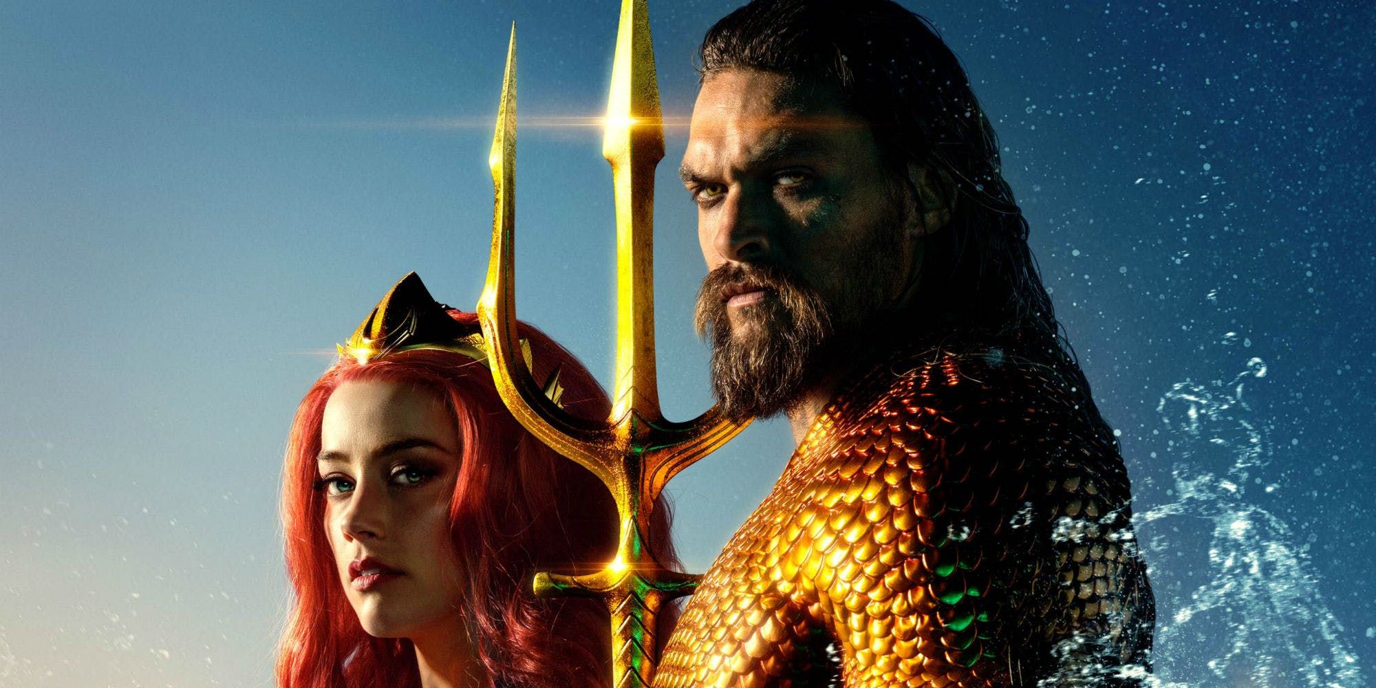 Póster de la película Aquaman con Arthur Curry y Mera con trajes clásicos.