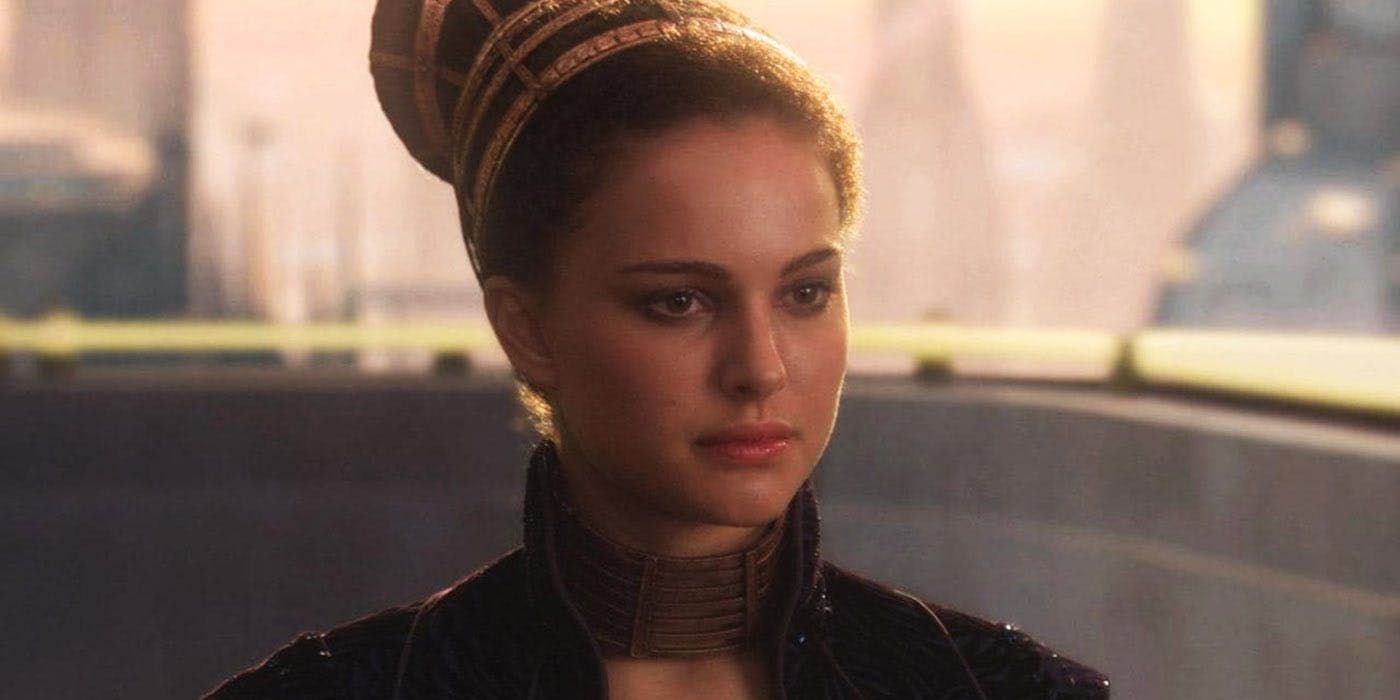 Natalie Portman como la senadora Padmé Amidala en Star Wars: El ataque de los clones