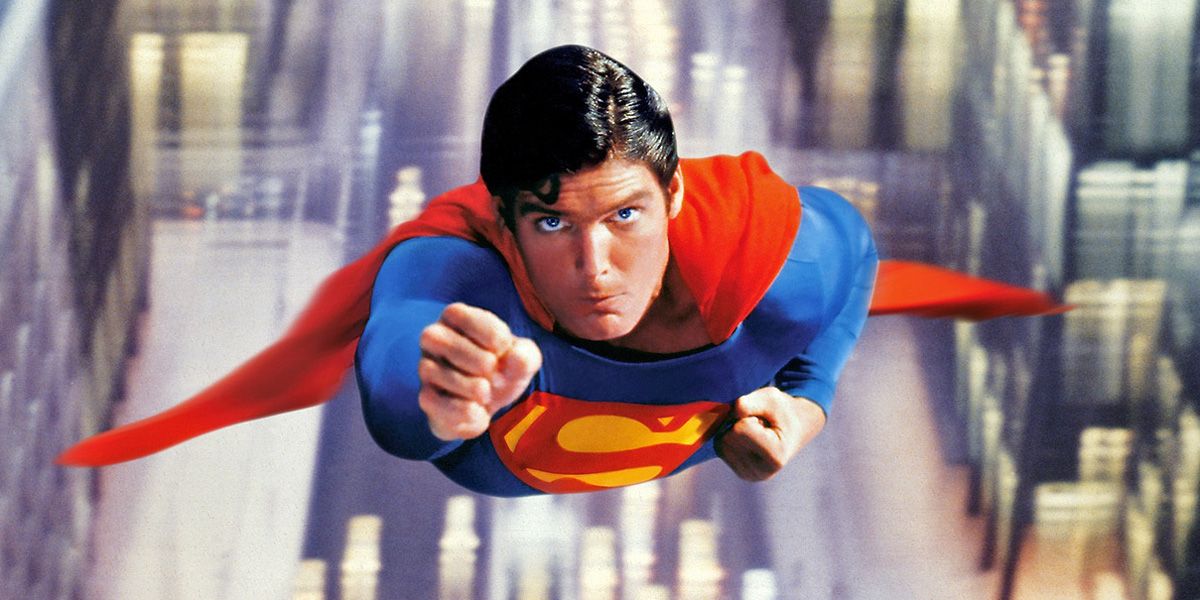 Christopher Reeve está en Superman volando