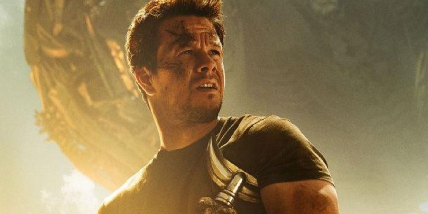 Mark-Wahlberg como Cade Yeager en el cartel de Transformers Age of Extinction.