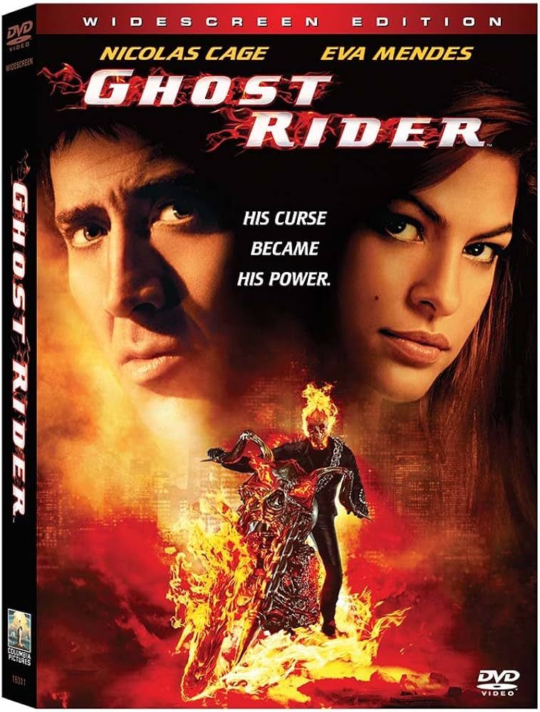 Nicholas Cage, Eva Mendes y Ghost Rider con su pose de motocicleta llameante en la promoción del DVD de Ghost Rider