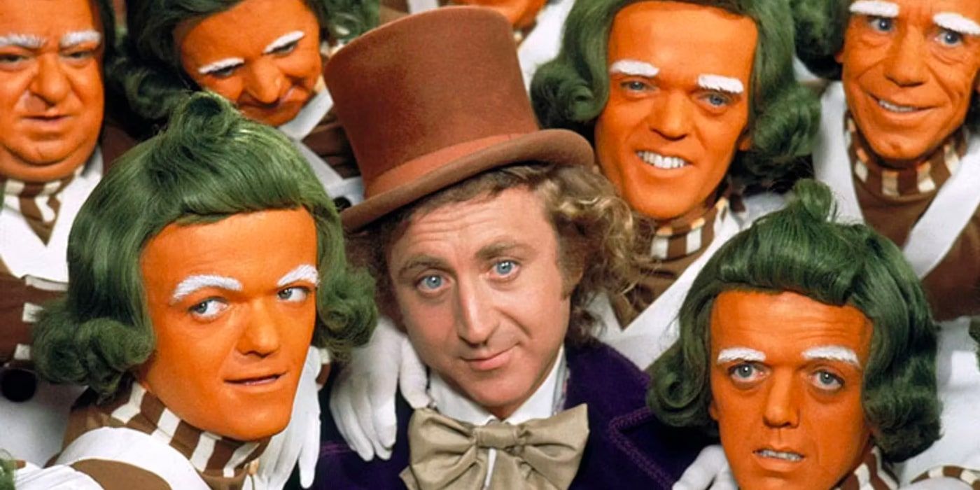 Oompa Loompas con Willy Wonka de Gene Wilder en la adaptación cinematográfica de 1971 de Charlie y la fábrica de chocolate