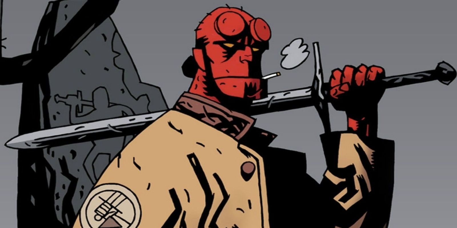 Hellboy sostiene una espada de Mike Mignola