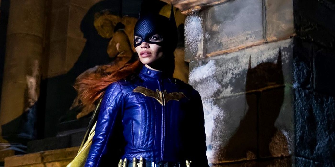 Leslie Grace como Batgirl en la única imagen publicada oficialmente de la película donde ella está disfrazada.