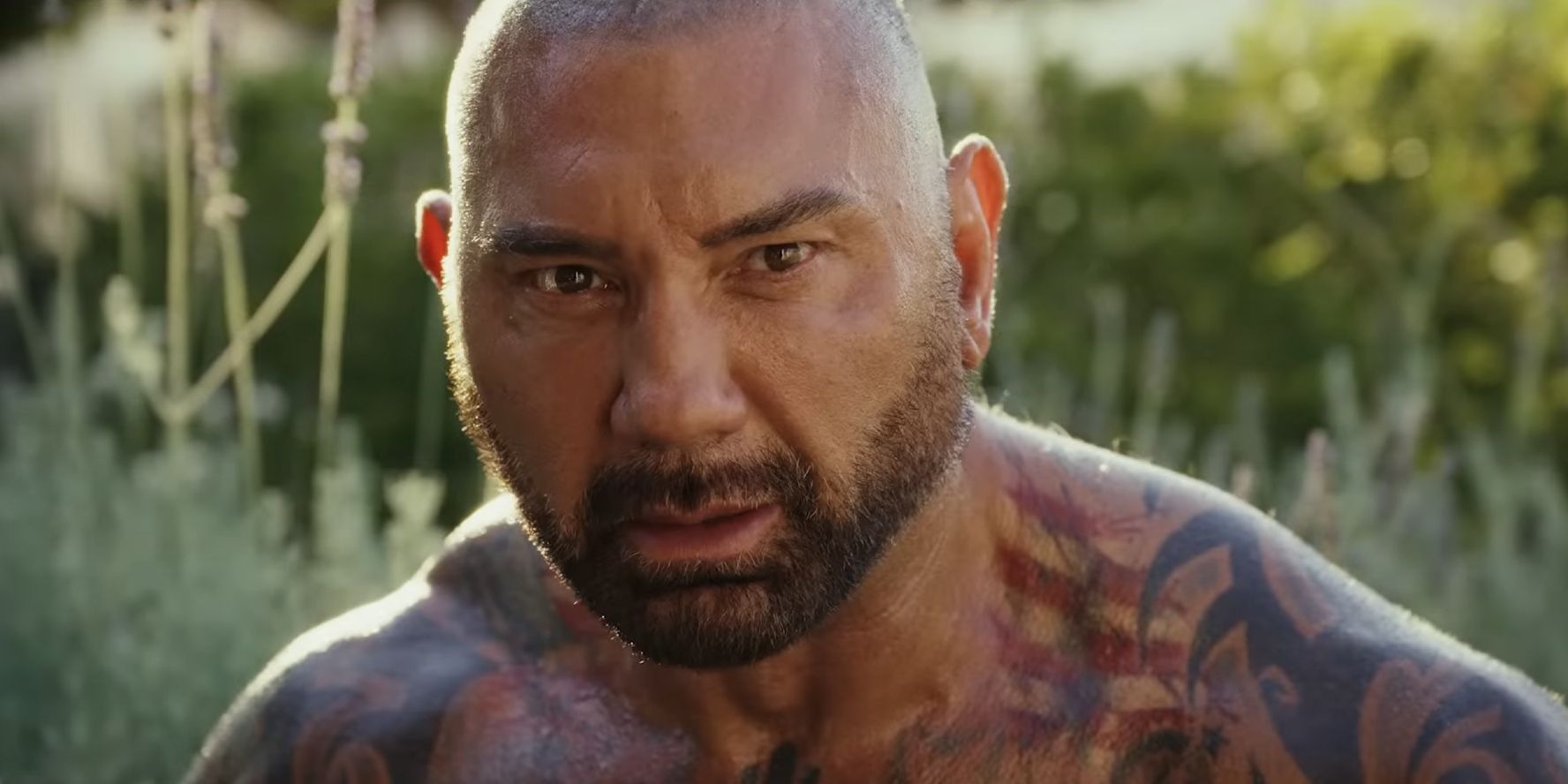 Dave Bautista como Duke en Glass Onion A Knives Out Mystery