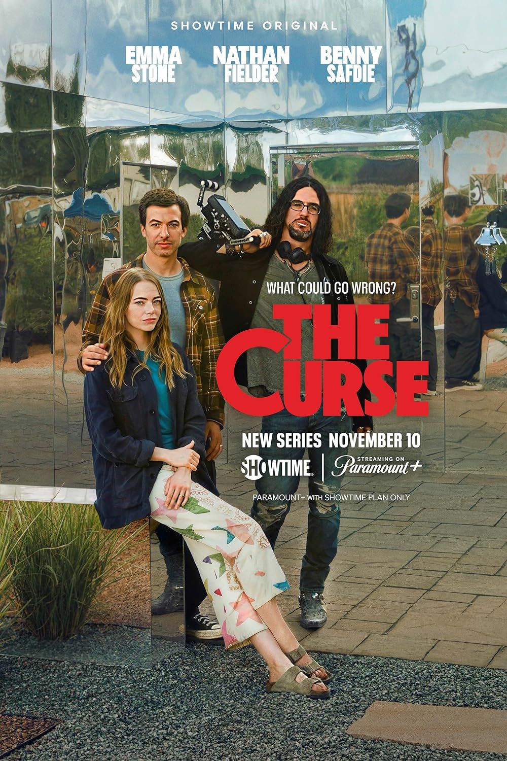 Emma Stone, Nathan Fielder y Benny Safdie en la promoción de The Curse